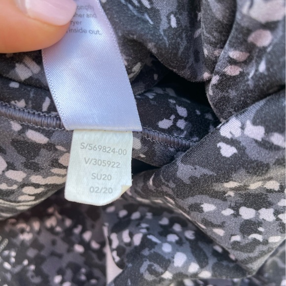 Athleta Salutation II Capri Stash Pocket - size large - Picture 9 of 12